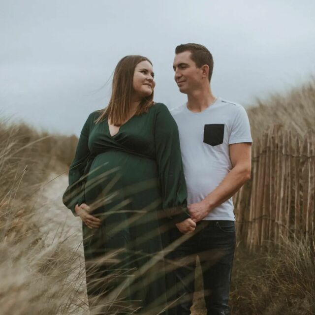 Bonsoir, 
Une petite séance grossesse réalisée lors d'une éclaircie ☀️ je vous souhaite à tous un très bon week end !
Restez connectés, une offre arrive prochainement ! 🤗
#portrait #portraitphotography #photogrossesse #plouguerneau #brest #finistere #bretagne #love